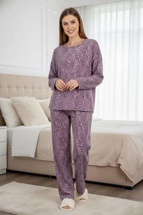 بيجاما نسائية شتوية قطعتين فرو متعددة الألوان منقطة باللون الأبيض ياقة دائرية و أكمام طويلة