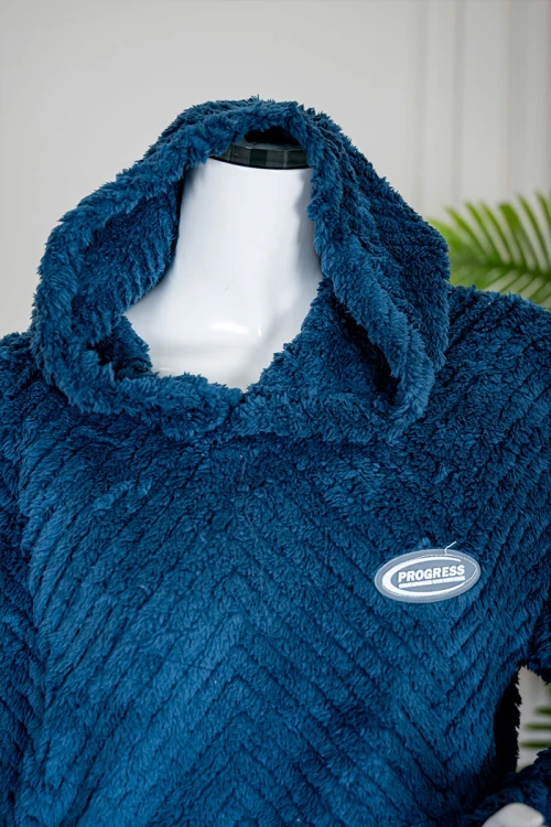 بيجاما نسائية شتوية قطعتين فرو متعدد الألوان ياقة بقبعة متصلة و أكمام طويلة