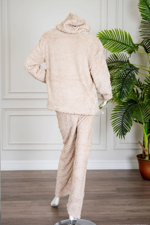 بيجاما نسائية شتوية قطعتين فرو متعدد الألوان ياقة بقبعة متصلة و أكمام طويلة