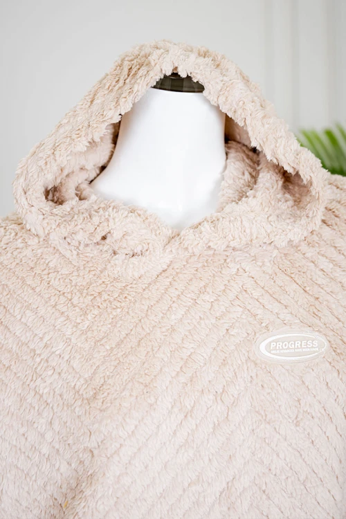 بيجاما نسائية شتوية قطعتين فرو متعدد الألوان ياقة بقبعة متصلة و أكمام طويلة