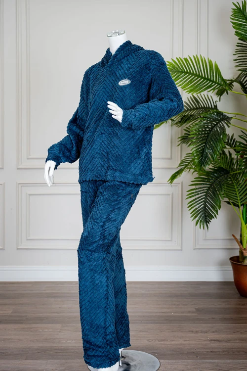 بيجاما نسائية شتوية قطعتين فرو متعدد الألوان ياقة بقبعة متصلة و أكمام طويلة