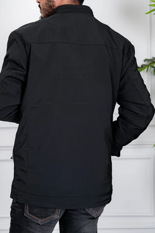 جاكيت رجالي لون أسود ياقة عالية بسحاب من الأمام و جيوب و بأكمام طويلة