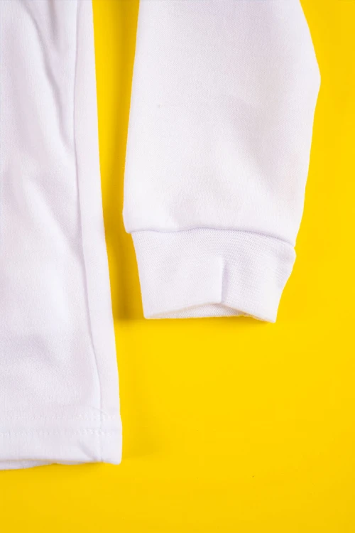 بيجاما ولادي شتوي قطعتين لون أبيض بلوزة بياقة عالية و أكمام طويلة مع بنطلون طويل