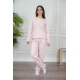 بيجاما نسائية قطعتين لون وردي مزينة بكتابات ورسومات ياقة دائرية و بأكمام طويلة مع بنطلون طويل برباط في الخصر