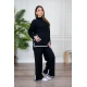 طقم تريكو نسائي شتوي قطعتين لون أسود مزين من الأطراف باللون الأبيض ياقة عالية مع بنطلون طويل