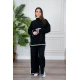 طقم تريكو نسائي شتوي قطعتين لون أسود مزين من الأطراف باللون الأبيض ياقة عالية مع بنطلون طويل