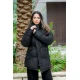 جاكيت نسائي شتوي لون أسود مبطن من الداخل بقبعة من الفرو منفصلة و أكمام طويلة بجيوب و سحاب من الأمام