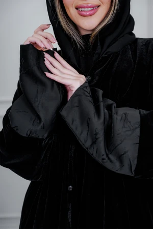 عباية شتوية سوداء من المخمل مع طرحة  أناقة فاخرة ولمسة أنثوية راقية 