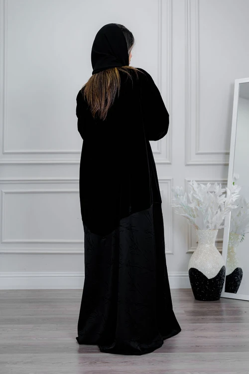 عباية شتوية سوداء من المخمل مع طرحة  أناقة فاخرة ولمسة أنثوية راقية