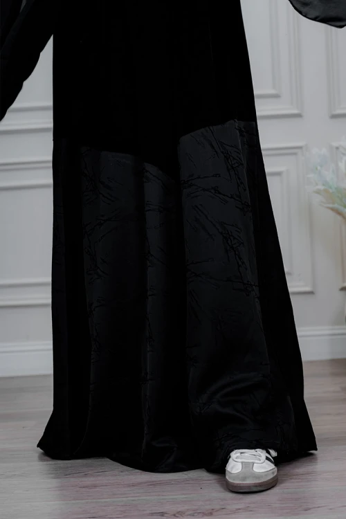 عباية شتوية سوداء من المخمل مع طرحة  أناقة فاخرة ولمسة أنثوية راقية