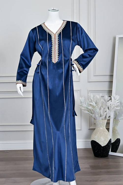 جلابية-نسائية-طويلة-شمواه-لون-كحلي-مزينة-بكلفة-باللون-الذهبي-