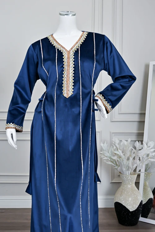 جلابية-نسائية-طويلة-شمواه-لون-كحلي-مزينة-بكلفة-باللون-الذهبي-