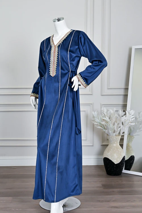 جلابية-نسائية-طويلة-شمواه-لون-كحلي-مزينة-بكلفة-باللون-الذهبي-