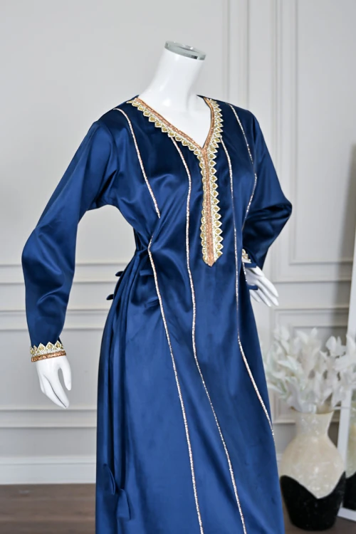 جلابية-نسائية-طويلة-شمواه-لون-كحلي-مزينة-بكلفة-باللون-الذهبي-