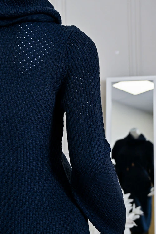 بلوزة نسائية شتوية صوف كحلي بقبعة متصله