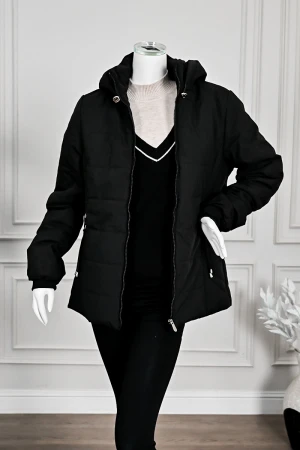 جاكيت نسائي شتوي أسود بقبعة ثابتة مزينة بفرو بسحاب وجيوب أمامية