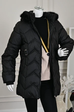 جاكيت نسائي شتوي لون أسود بقبعة منفصلة بفرو قابلة للتركيب و بسحاب و جيوب من الأمام