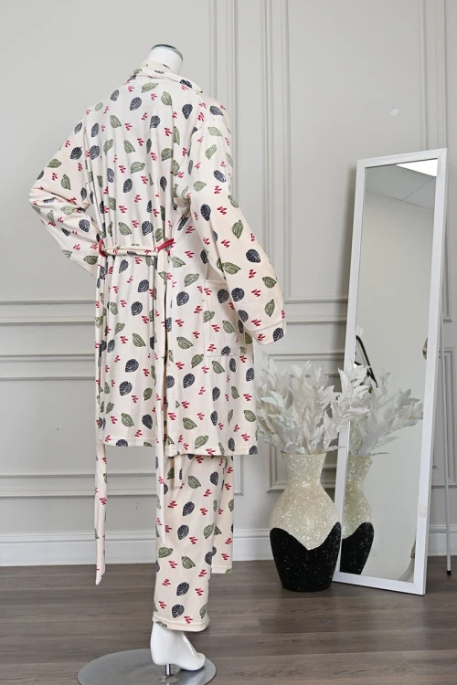 بيجاما نسائية شتوية 3 قطع بلوزة داخلية لون وردي بياقة دائرية بدون أكمام