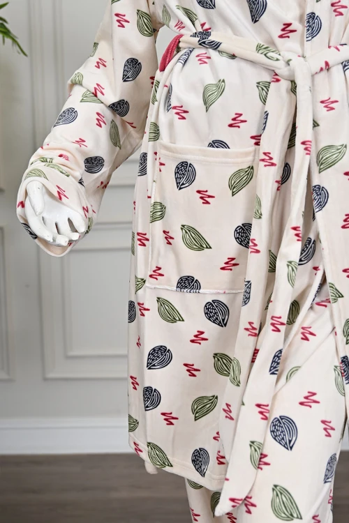 بيجاما نسائية شتوية 3 قطع بلوزة داخلية لون وردي بياقة دائرية بدون أكمام