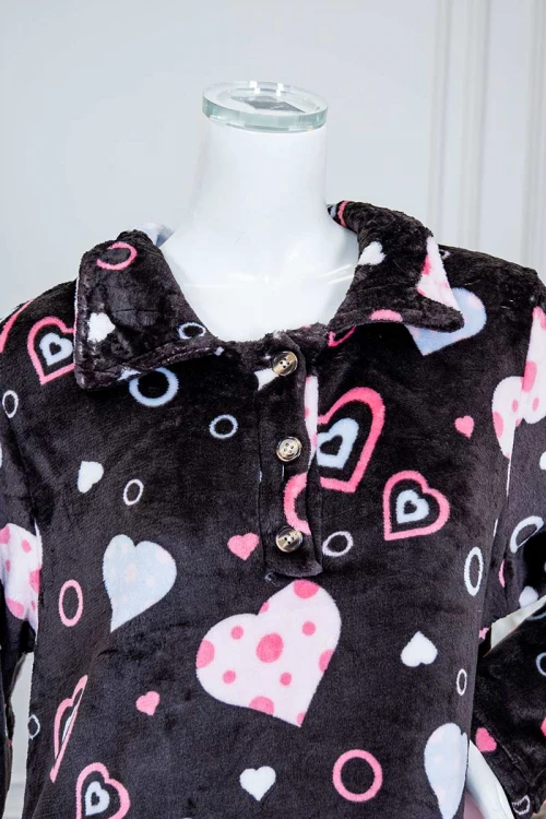 قميص نسائي طويل شتوي متعدد الاوان مزين برسومات ملونة ياقة مطوية و أزرار من الأمام و بأكمام طويلة