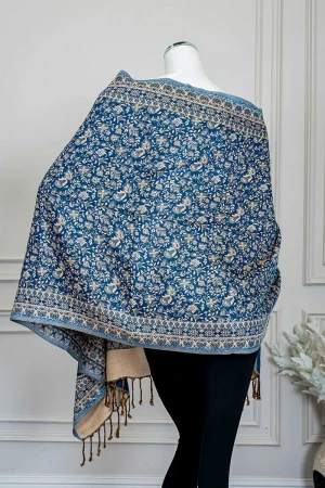 شال كشميري نسائي لون أزرق بنقوش باللون البيج 