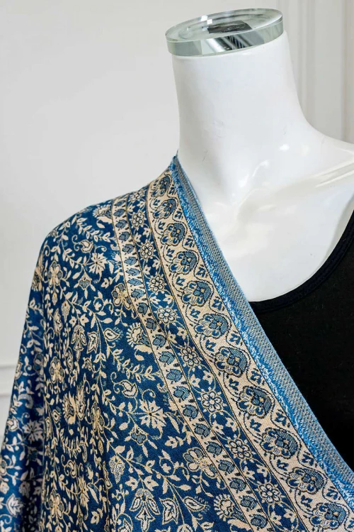 شال كشميري نسائي لون أزرق بنقوش باللون البيج