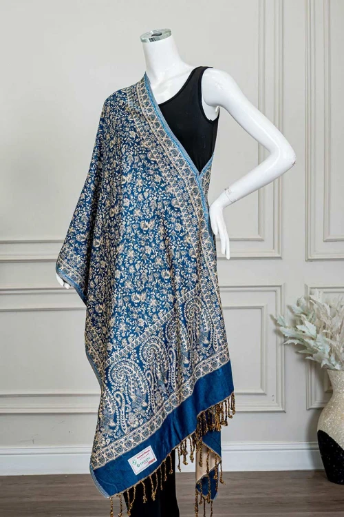 شال كشميري نسائي لون أزرق بنقوش باللون البيج