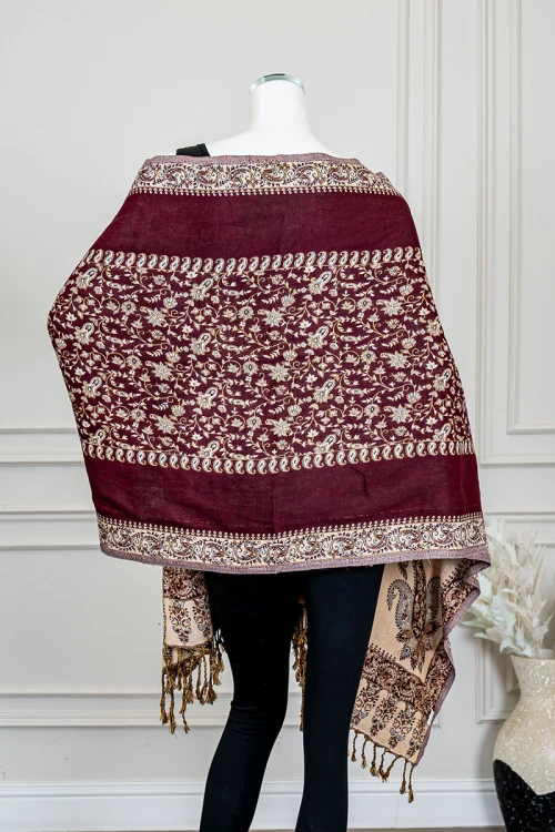 شال كشميري نسائي لون عودي بنقوش باللون البيج