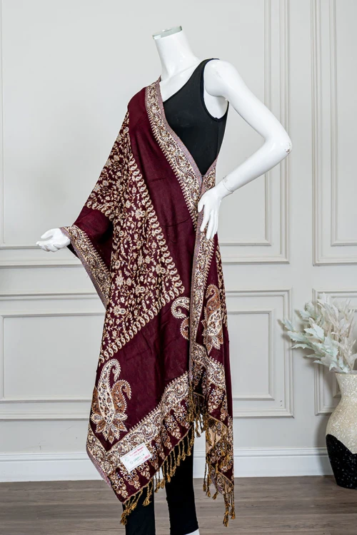 شال كشميري نسائي لون عودي بنقوش باللون البيج