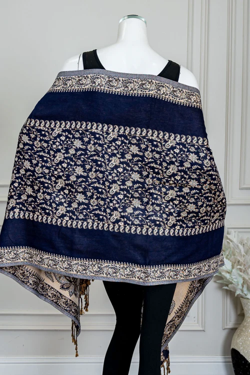 شال كشميري نسائي لون كحلي بنقوش باللون البيج