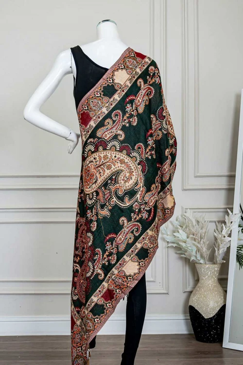 شال كشميري نسائي لون أخضر بنقوش ملونة