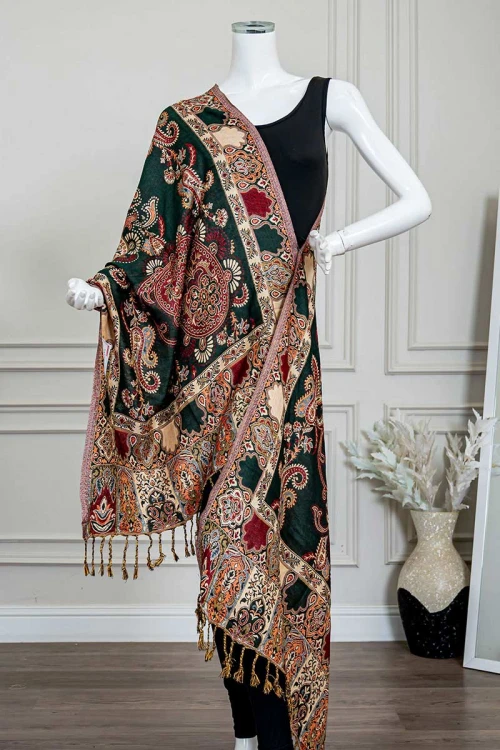 شال كشميري نسائي لون أخضر بنقوش ملونة