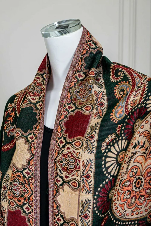 شال كشميري نسائي لون أخضر بنقوش ملونة