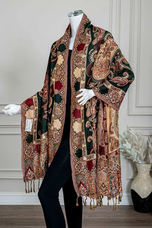 شال كشميري نسائي لون أخضر بنقوش ملونة