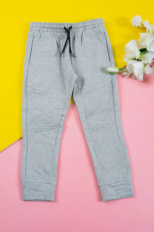 بنطلون ولادي طويل لون رمادي بجيوب و برباط في الخصر