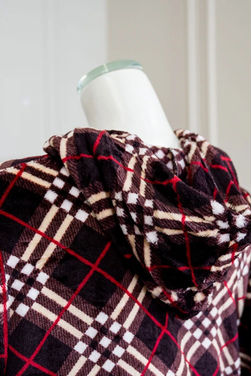 قميص-نسائي-طويل-شتوي-متعدد-الألوان-مع-تداخلات-بأشكال-