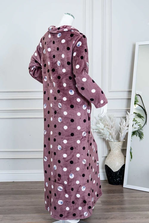 قميص نسائي طويل شتوي متعدد الاوان منقط و مزين برسومات ياقة مطوية بأزرار من الأمام و بأكمام طويلة