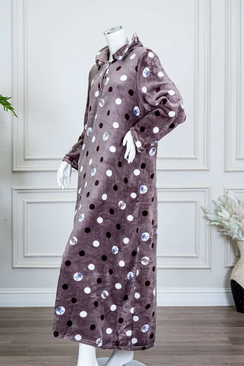 قميص نسائي طويل شتوي متعدد الاوان منقط و مزين برسومات ياقة مطوية بأزرار من الأمام و بأكمام طويلة