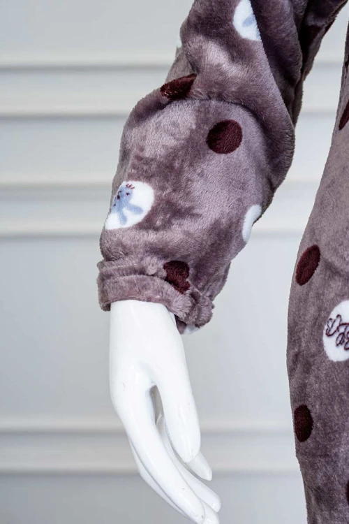 قميص نسائي طويل شتوي متعدد الاوان منقط و مزين برسومات ياقة مطوية بأزرار من الأمام و بأكمام طويلة