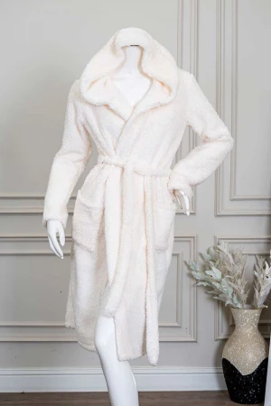 روب نسائي قصير لون اوف وايت بقبعة متصلة و جيوب من الأمام و رباط في الخصر و بأكمام طويلة