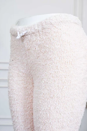 بنطلون نسائي صوف لون بيج برباط في الخصر و زم في الأسفل 