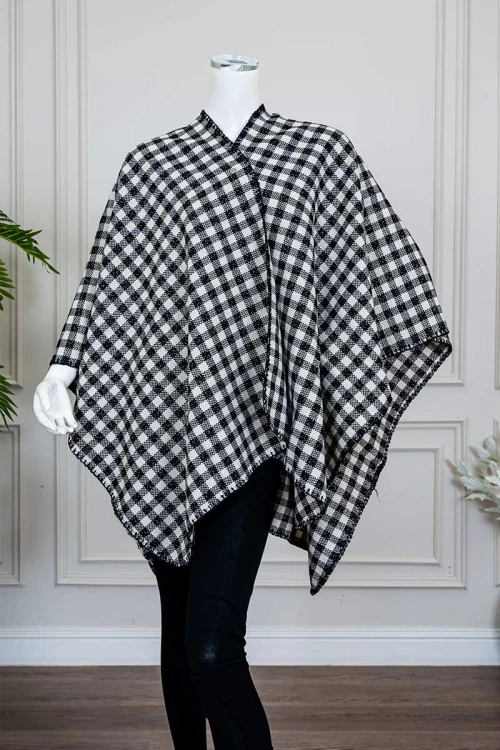 شال شتوي نسائي لون أبيض و أسود على شكل مربعات