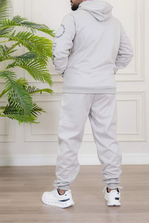 طقم-رجالي-شتوي-قطعتين-لون-رمادي-فاتح-ببلوفر-هودي-قبعة-متصلة