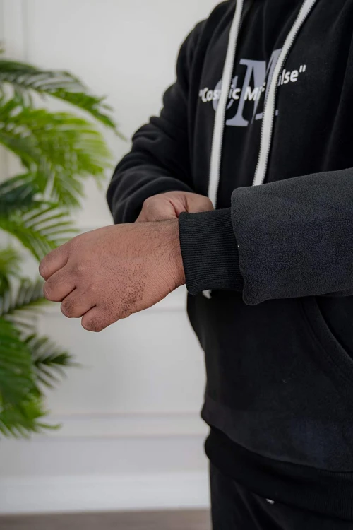 طقم-رجالي-شتوي-قطعتين-لون-أسود-ببلوفر-هودي-قبعة-متصلة-