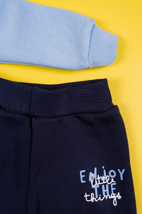 طقم-قطعتين-ولادي-بلوزة-لون-سماوي-مزينة-برسومات-