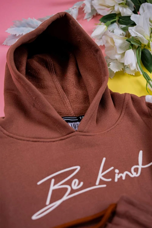 طقم-قطعتين-ولادي-لون-بني-مقلم-باللون-البيج-الفاتح-