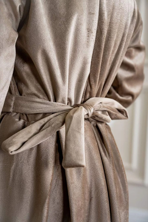 فستان-بناتي-طويل-متعدد-الألوان-مزين-بالفرو-في-الياقة-