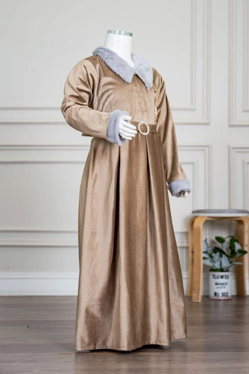 فستان-بناتي-طويل-متعدد-الألوان-مزين-بالفرو-في-الياقة-