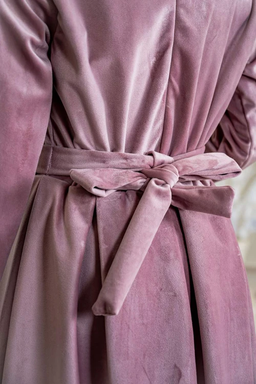 فستان-بناتي-طويل-متعدد-الألوان-مزين-بالفرو-في-الياقة-