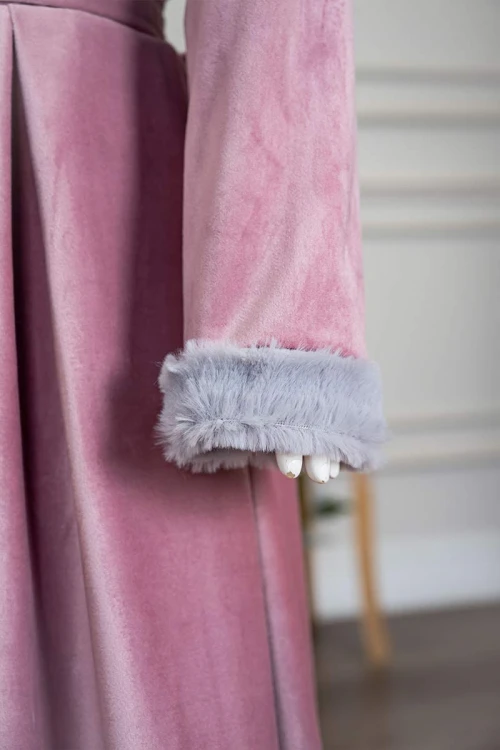 فستان-بناتي-طويل-متعدد-الألوان-مزين-بالفرو-في-الياقة-